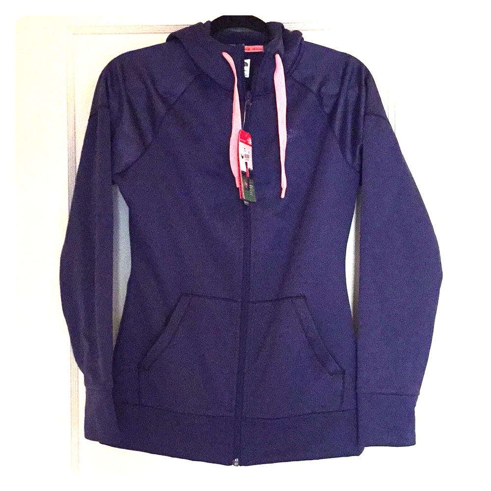 North face hoodie. Unworn. Tag still on.